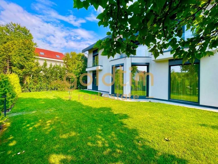 Casă individuală cu 7 camere cu Canalizare în Pipera
