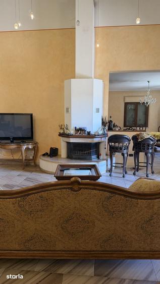 Casă cu 7 camere cu Teren 6700 Mp în Cernica