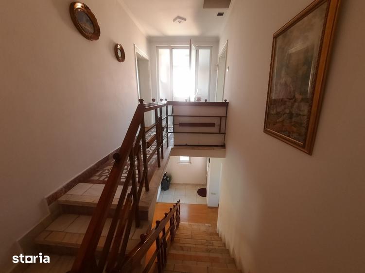 Casă cu 5 camere cu Teren 675 Mp în Burdea
