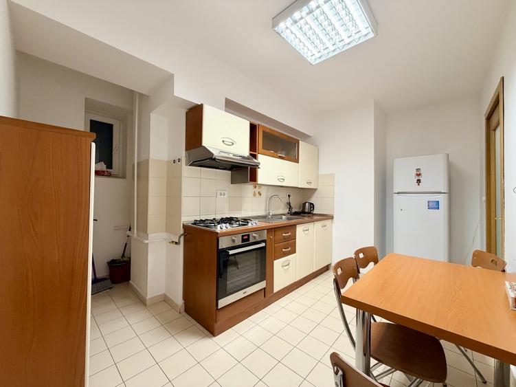 Apartament cu 3 camere semidecomandat, mobilat în Herăstrău