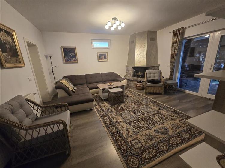 Casă individuală cu 5 camere cu Teren 1600 Mp în Șinca Veche