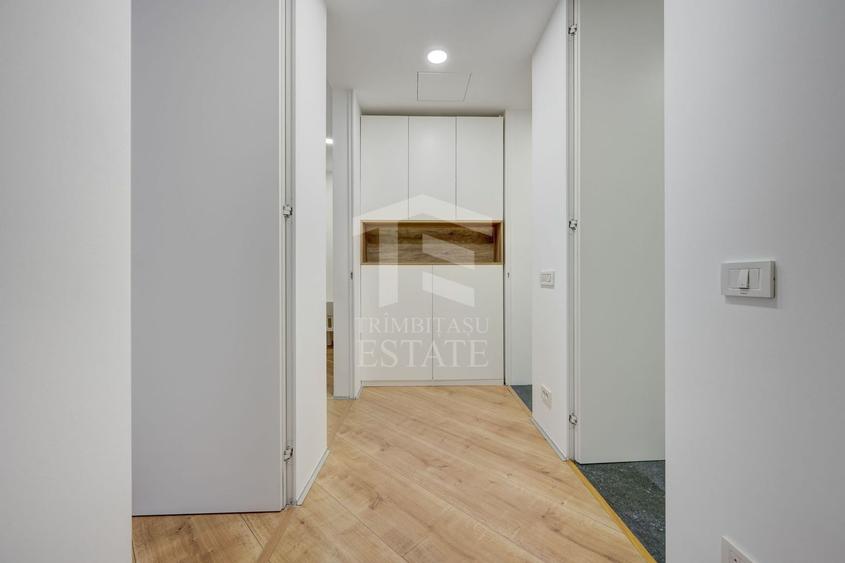 Apartament cu 4 camere semidecomandat, mobilat în Barbu Văcărescu