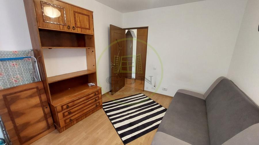 Apartament cu 3 camere decomandat, mobilat în Rovine