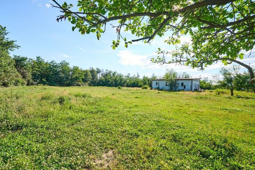 Casă cu 1 camere cu Teren 1100 Mp în Budeasa