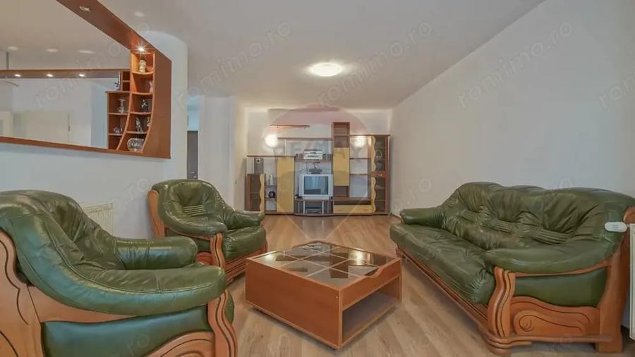 Apartament cu 3 camere decomandat în 13 Decembrie