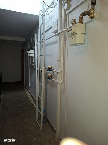 Apartament cu 3 camere decomandat în Craiovița Nouă