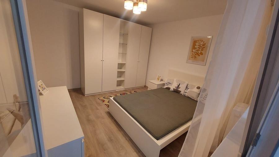 Apartament cu 3 camere decomandat în Drumul Taberei