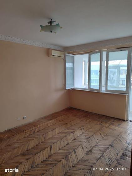 Apartament cu 3 camere în Micro 16