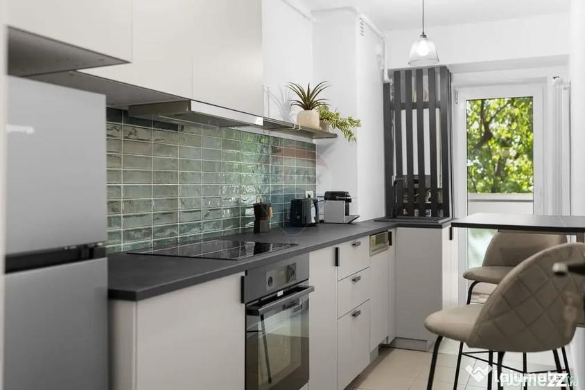 Apartament cu 3 camere semidecomandat în Central