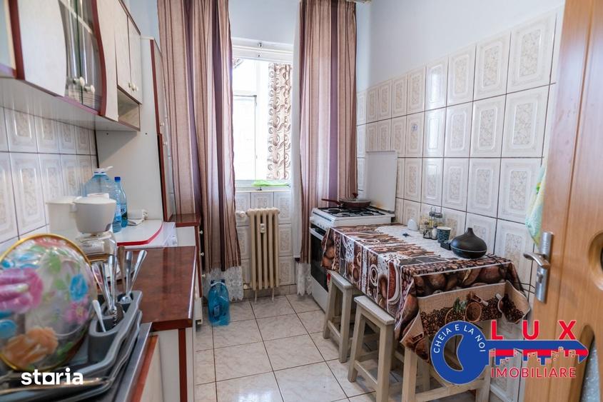 Apartament cu 2 camere decomandat în Piața Veche