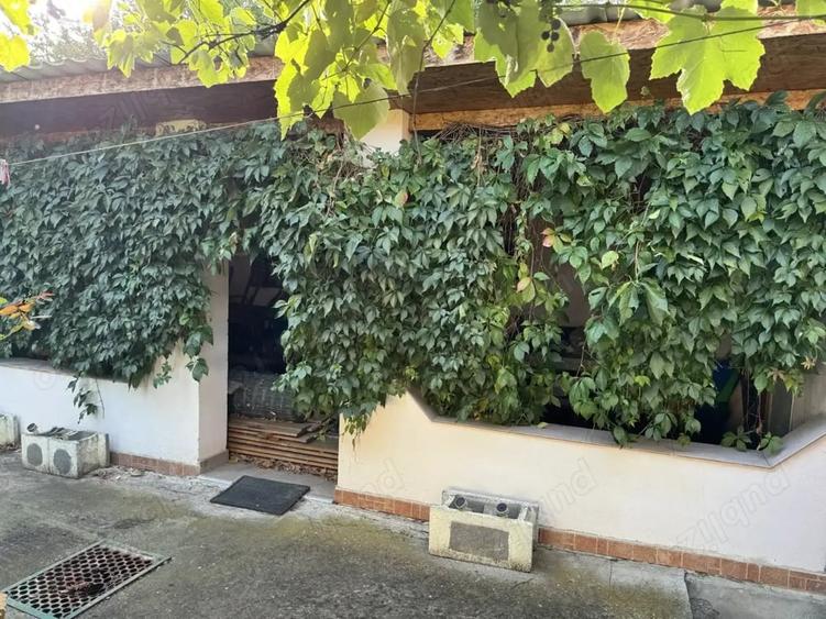Casă cu 5 camere în Moniom