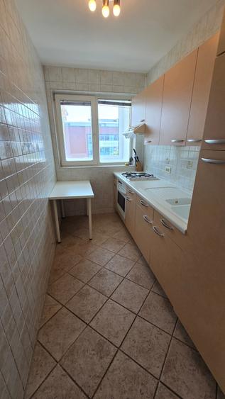 Apartament cu 2 camere semidecomandat în P-ța Victoriei
