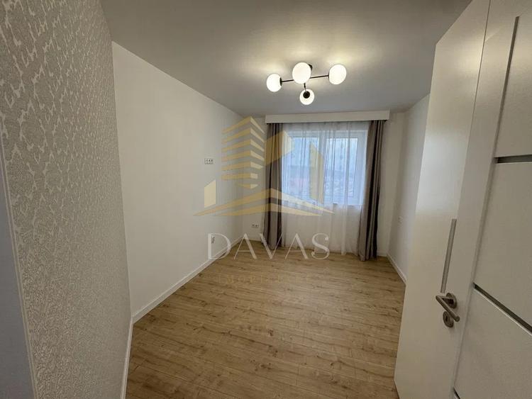 Apartament cu 3 camere semidecomandat, mobilat în Europa