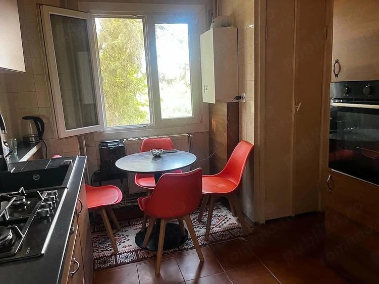 Apartament cu 3 camere semidecomandat în Complex Studențesc