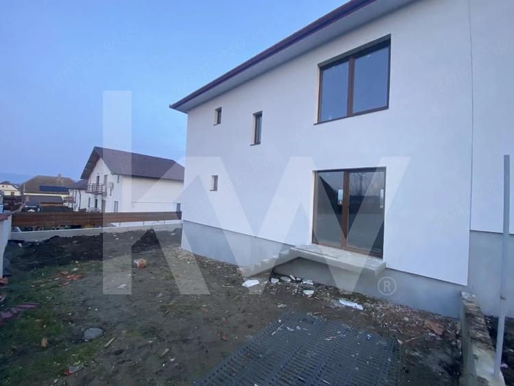 Casă cu 4 camere cu Teren 300 Mp în Șura Mică