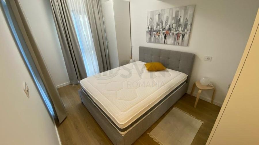 Apartament cu 3 camere semidecomandat, mobilat în P-ta Presei Libere