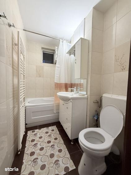 Apartament cu 3 camere decomandat în Cornișa