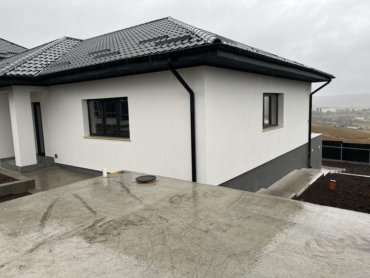 Casă cu 4 camere în Valea Lupului