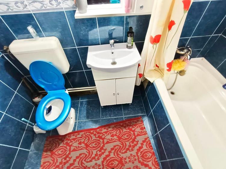 Casă individuală cu 7 camere cu Canalizare în Lujerului
