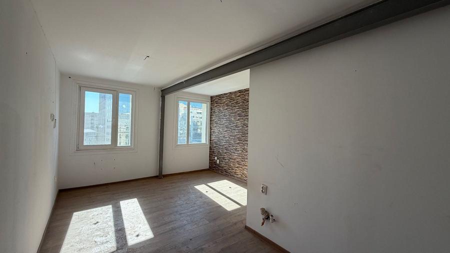 Apartament cu 6 camere decomandat în Calea Victoriei