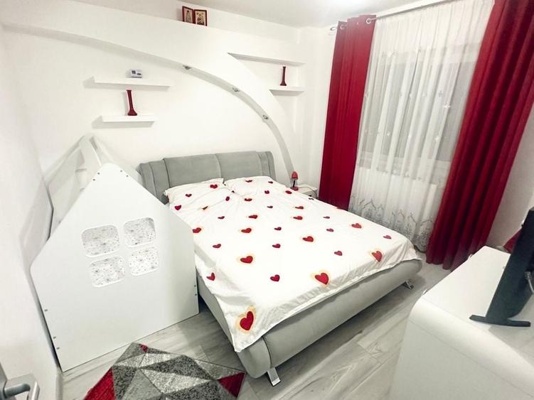 Apartament cu 3 camere decomandat în Crâng