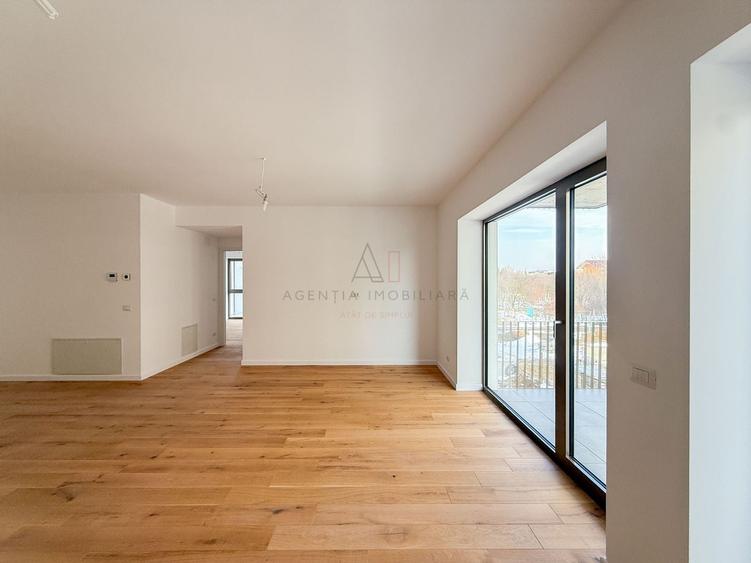 Apartament cu 3 camere semidecomandat în Sisești