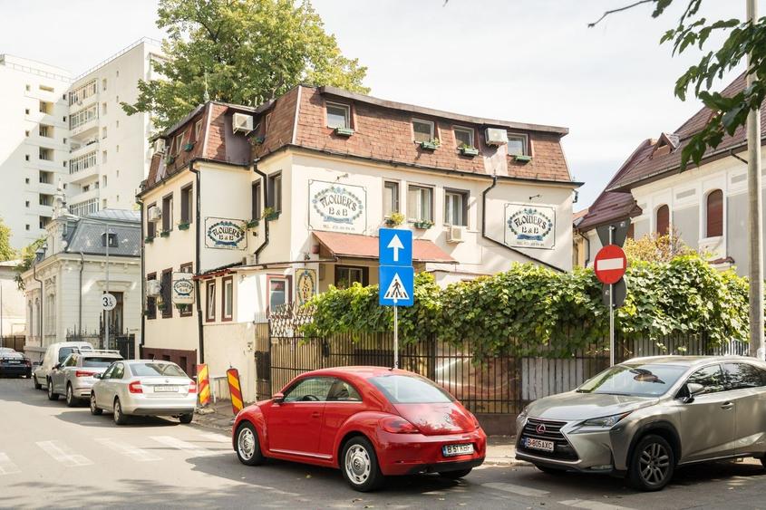 Casă individuală cu 18 camere cu Canalizare în Centrul Civic
