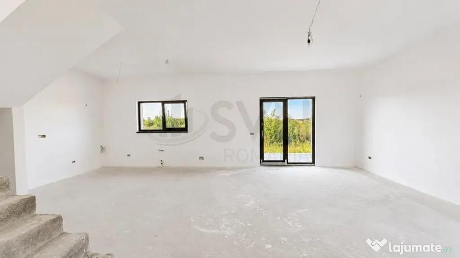 Casă cu 7 camere cu Teren 400 Mp în Corbeanca