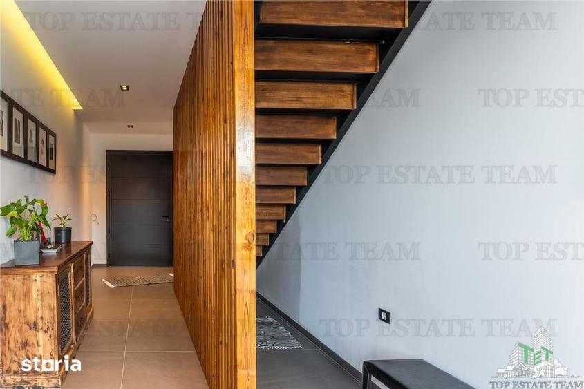 Casă cu 6 camere cu Teren 1000 Mp în Corbeanca