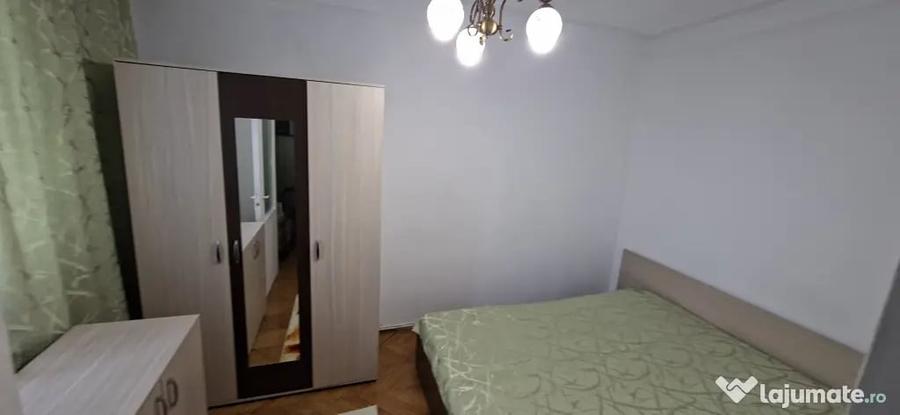 Apartament cu 3 camere semidecomandat în Alexandru cel Bun