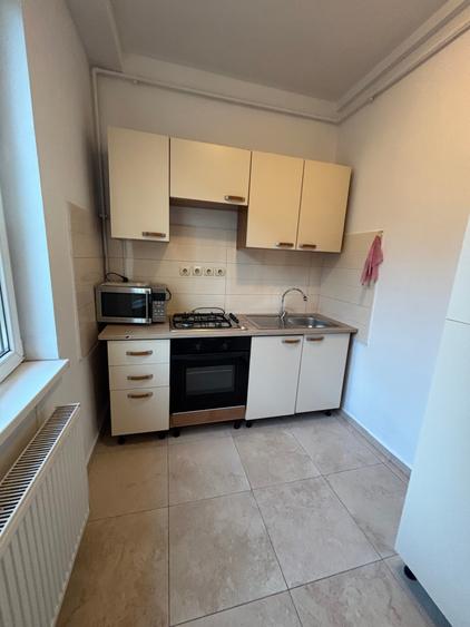 Apartament cu 2 camere decomandat în P-ța Victoriei
