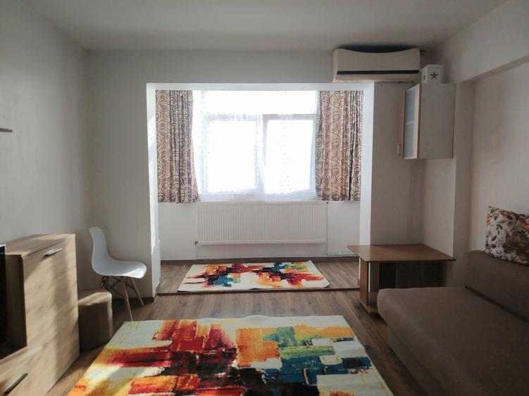 Apartament cu 2 camere semidecomandat în Mircea cel Bătrân