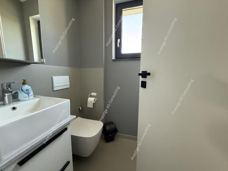Apartament cu 3 camere semidecomandat, mobilat în Aradului