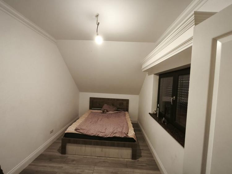 Casă individuală cu 8 camere cu Canalizare în Exterior Sud