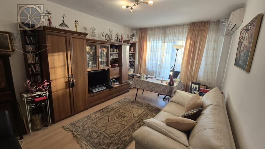 Apartament cu 3 camere decomandat, mobilat în Teiul Doamnei