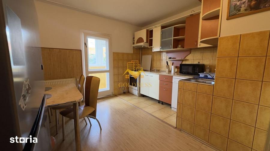 Apartament cu 3 camere, mobilat în Central