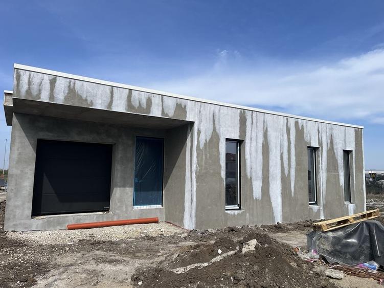 Casă cu 4 camere cu Teren 555 Mp în Torontalului
