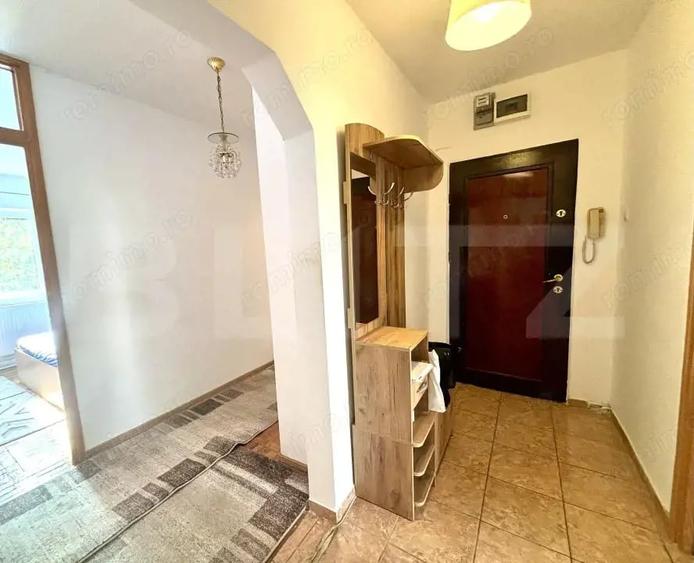 Apartament cu 4 camere decomandat în Girocului