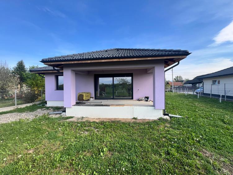 Casă cu 3 camere în Săcălășeni
