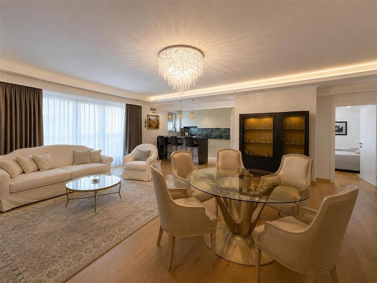 Apartament cu 4 camere decomandat în Herăstrău