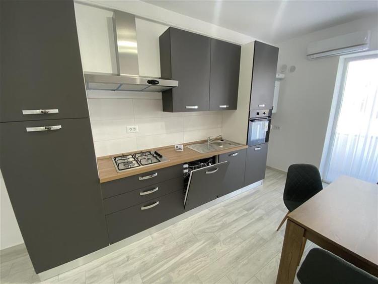 Apartament cu 3 camere decomandat, mobilat în Ultracentral