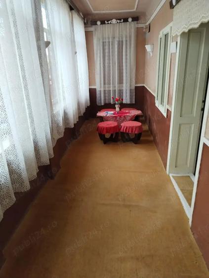 Casă cu 5 camere în Racovița