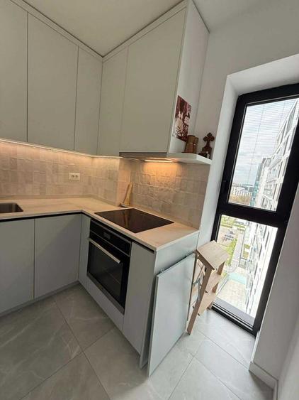 Apartament cu 3 camere semidecomandat în Cotroceni