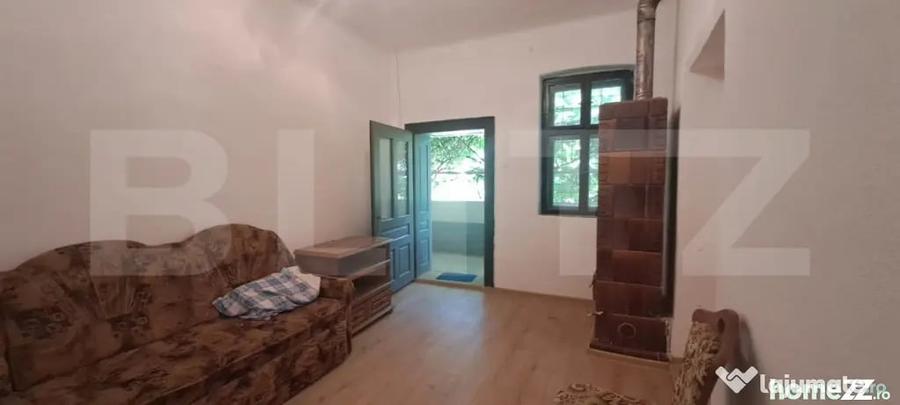 Casă cu 5 camere cu Teren 500 Mp în Berivoi