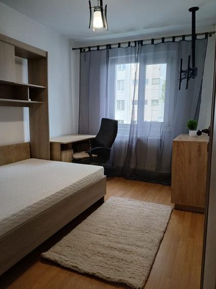 Apartament cu 3 camere semidecomandat în Alexandru cel Bun