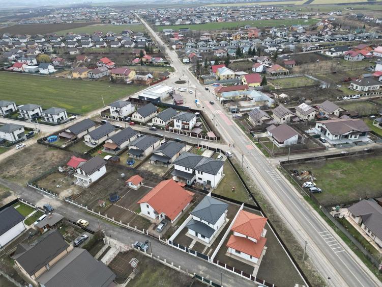 Casă individuală cu 4 camere cu Canalizare în Miroslava