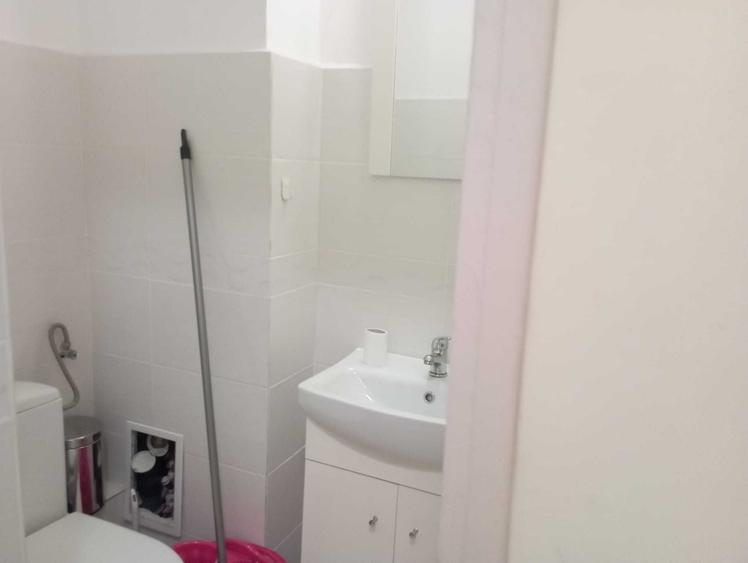 Apartament cu 3 camere decomandat în Zăvoi