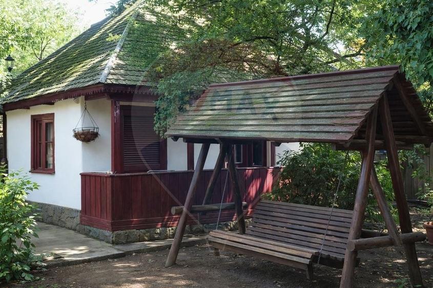Casă individuală cu 7 camere cu Teren 1798.1600341797 Mp în Izvorani