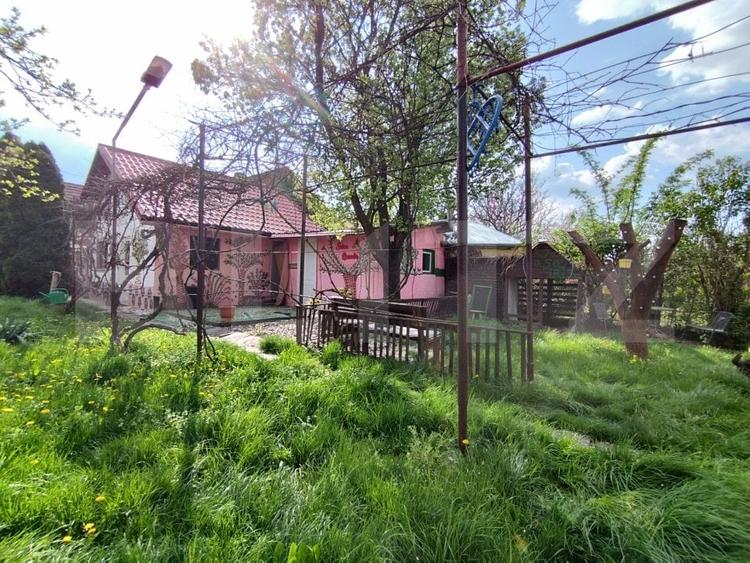 Casă individuală cu 4 camere cu Canalizare în Ronaț