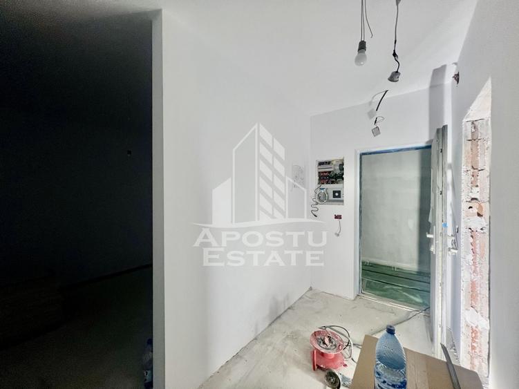 Apartament cu 2 camere semidecomandat în Aradului